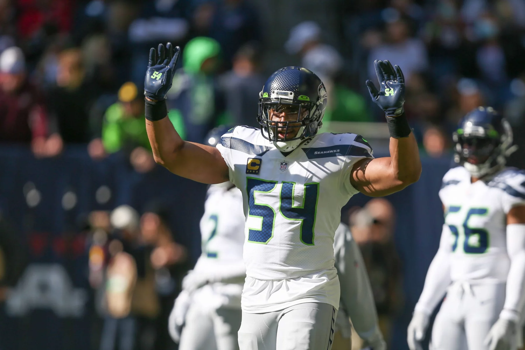 HOUSTON, TX - DECEMBER 12: Seattle Seahawks middle linebacker Bobby Wagner 54 signals to the sideline during the game between the Houston Texans and Seattle Seahawks on December 12, 2021 at NRG Stadium in Houston, TX. Photo by George Walker/Icon Sportswire NFL, American Football Herren, USA DEC 12 Seahawks at Texans Icon21121210