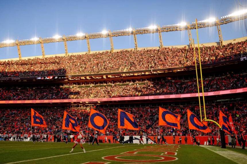 DENVER, CO - DECEMBER 19: A general view after a Denver Broncos touchdown during a game between the Denver Broncos and the Cincinnati Bengals at Empower Field at Mile High on December 19, 2021 in Denver, Colorado. Photo by Dustin Bradford/Icon Sportswire NFL, American Football Herren, USA DEC 19 Bengals at Broncos Icon132211219245