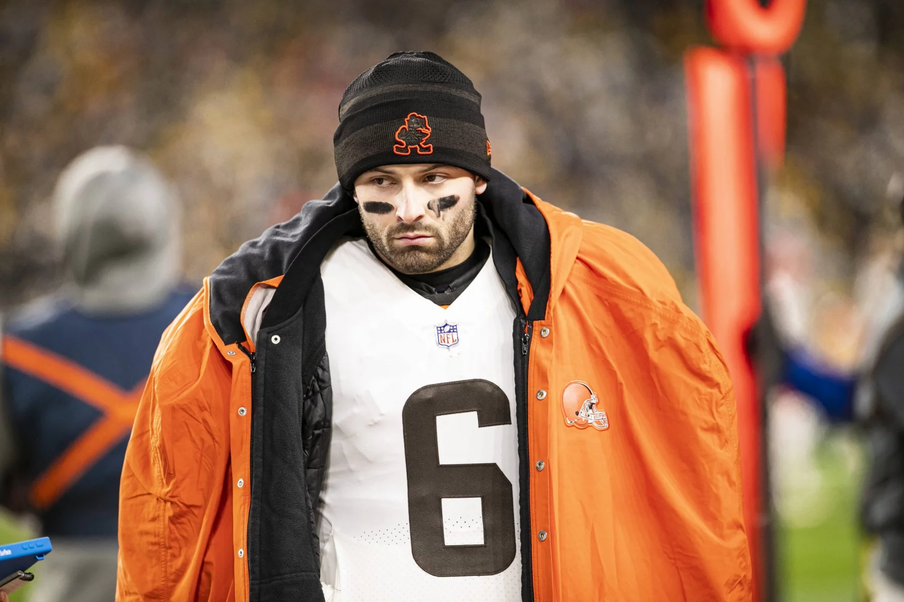 PITTSBURGH, PA - JANUARY 03: Cleveland Browns quarterback Baker Mayfield 6 looks on during the game against the Cleveland Browns and the Pittsburgh Steelers on January 03, 2022 at Heinz Field in Pittsburgh, PA. Photo by Mark Alberti/Icon Sportswire NFL, American Football Herren, USA JAN 03 Browns at Steelers Icon22010301996