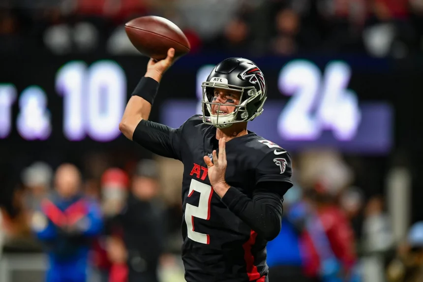 ATLANTA, GA JANUARY 09: Atlanta quarterback Matt Ryan 2 throws a pass during the NFL, American Football Herren, USA game between the New Orleans Saints and the Atlanta Falcons on January 9th, 2021 at Mercedes-Benz Stadium in Atlanta, GA. Photo by Rich von Biberstein/Icon Sportswire NFL: JAN 09 Saints at Falcons Icon220109010