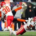 NFL Playoffs neue Overtime Regeln - NFL, American Football Herren, USA Kansas City Chiefs at Cincinnati Bengals Dec 4, 2022 Cincinnati, Ohio, USA Cincinnati Bengals quarterback Joe Burrow 9 is tackled by Kansas City Chiefs safety Juan Thornhill 22 and Kansas City Chiefs cornerback L Jarius Sneed 38 in the third quarter of a Week 13 NFL game at Paycor Stadium. Cincinnati Paycor Stadium Ohio USA, EDITORIAL USE ONLY PUBLICATIONxINxGERxSUIxAUTxONLY Copyright: xKareemxElgazzarx 20221204_jrs_vw2_0294