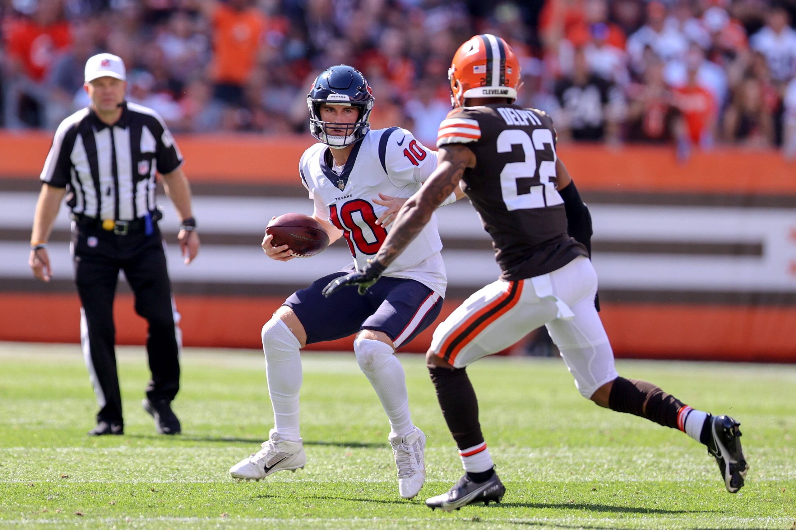 CLEVELAND, OH - SEPTEMBER 19: Houston Texans quarterback Davis Mills (10) scrambles as Cleveland Browns safety Grant Del