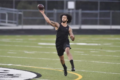 RIVERDALE, GA - NOVEMBER 16: Former NFL, American Football Herren, USA quarterback Colin Kaepernick goes through a seri