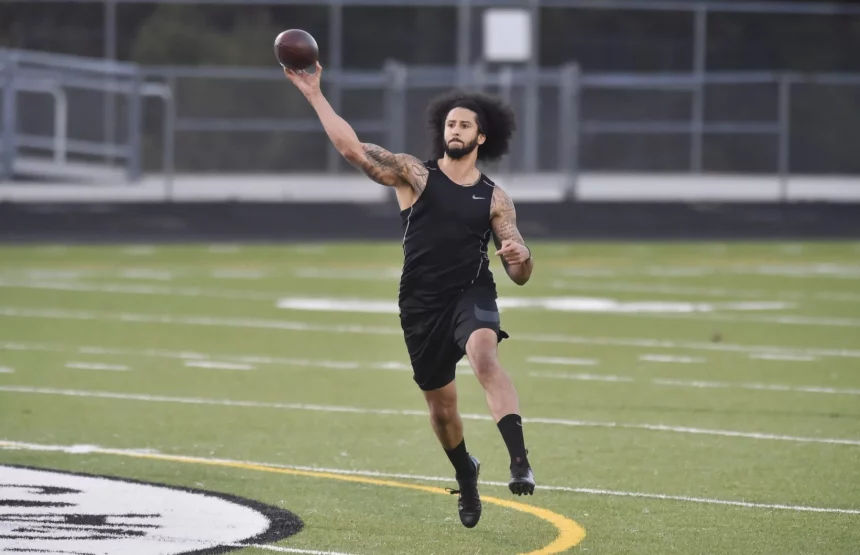 RIVERDALE, GA - NOVEMBER 16: Former NFL, American Football Herren, USA quarterback Colin Kaepernick goes through a seri