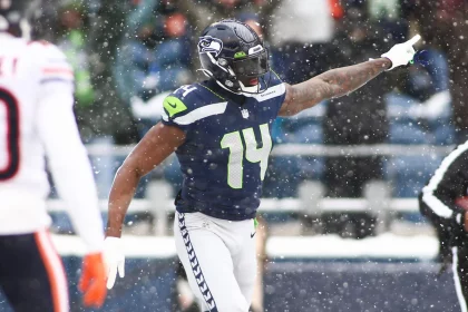 December 26, 2021: Seattle Seahawks wide receiver DK Metcalf 14 celebrates a catch for a touchdown during a game between the Chicago Bears and Seattle Seahawks at Lumen Field in Seattle, WA. The Bears won 25-24. /CSM Seattle United States of America - ZUMAc04_ 20211226_zaf_c04_233 Copyright: xSeanxBrownx