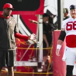 July 28, 2022, Tampa, Florida, USA: Tampa Bay Buccaneers offensive coordinator Byron Leftwich, left, and center Ryan Jensen 66 on the field during training camp at AdventHealth Training Center on Thursday, July 28, 2022 in Tampa. Tampa USA - ZUMAs70_ 20220728_zan_s70_001 Copyright: xDirkxShaddx