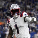 INDIANAPOLIS, IN - DECEMBER 18: New England Patriots Wide Receiver N Keal Harry 1 points across the field during the NFL, American Football Herren, USA football game between the New England Patriots and the Indianapolis Colts on December 18, 2021, at Lucas Oil Stadium in Indianapolis, Indiana. Photo by Michael Allio/Icon Sportswire NFL: DEC 18 Patriots at Colts Icon116211218013