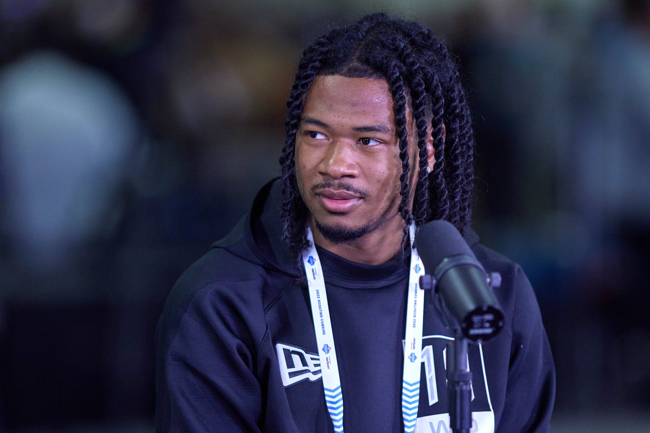INDIANAPOLIS, IN - MARCH 02: Alabama wide receiver John Metchie answers questions from the media during the NFL, American Football Herren, USA Scouting Combine on March 2, 2022, at the Indiana Convention Center in Indianapolis, IN. Photo by Robin Alam/Icon Sportswire NFL: MAR 02 Scouting Combline Icon164220302293