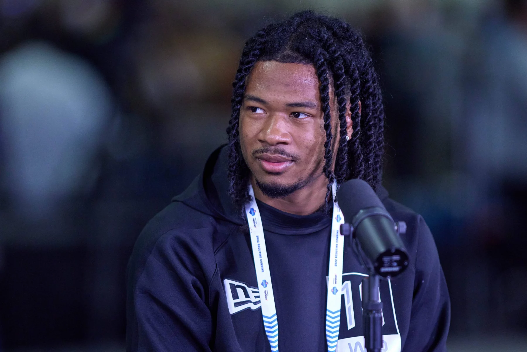 INDIANAPOLIS, IN - MARCH 02: Alabama wide receiver John Metchie answers questions from the media during the NFL, American Football Herren, USA Scouting Combine on March 2, 2022, at the Indiana Convention Center in Indianapolis, IN. Photo by Robin Alam/Icon Sportswire NFL: MAR 02 Scouting Combline Icon164220302293