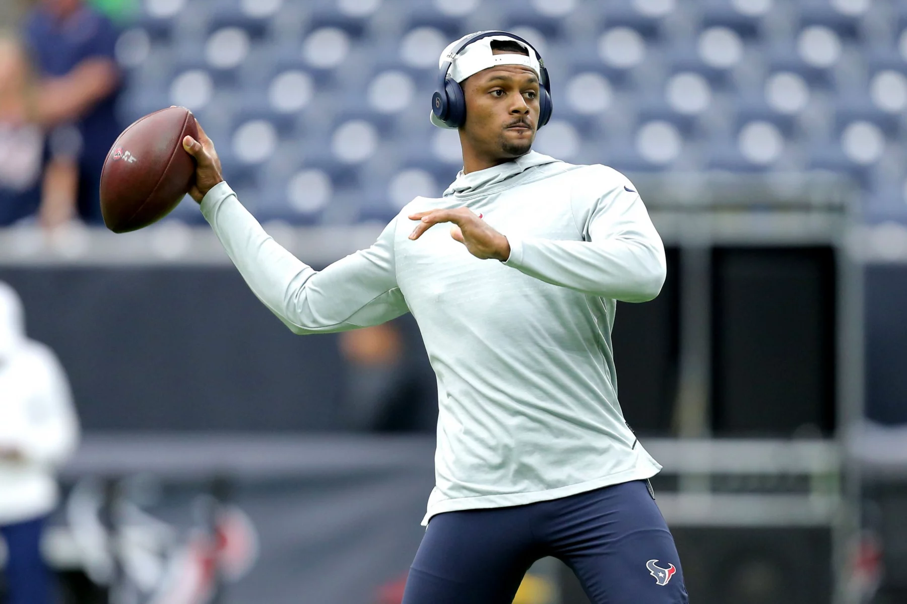 October 27, 2019, Houston, Texas, U.S: Houston Texans quarterback Deshaun Watson (4) warms up prior to the NFL, American Football Herren, USA regular season game between the Houston Texans and the Oakland Raiders at NRG Stadium in Houston, TX on October 27, 2019. NFL 2019 - Oakland Raiders vs Houston Texans OCT 27 - ZUMAw137 20191027_zap_w137_005 Copyright: xErikxWilliamsx