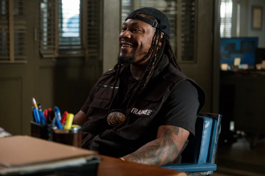 Marshawn Lynch, Murderville 2022. Photo credit: Darren Michaels/ Netflix/ The Hollywood Archive PUBLICATIONxINxGERxSUIxAUTxONLY Copyright: xDARRENxMICHAELS/NETFLIXx 34307-012THA