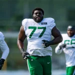 FLORHAM PARK, NJ - AUGUST 10: New York Jets offensive tackle Mekhi Becton 77 warms up during New York Jets training camp on August 10, 2021 at the Atlantic Health Training Center in Florham Park, NJ Photo by John Jones/Icon Sportswire NFL, American Football Herren, USA AUG 10 New York Jets Training Camp Icon2108102