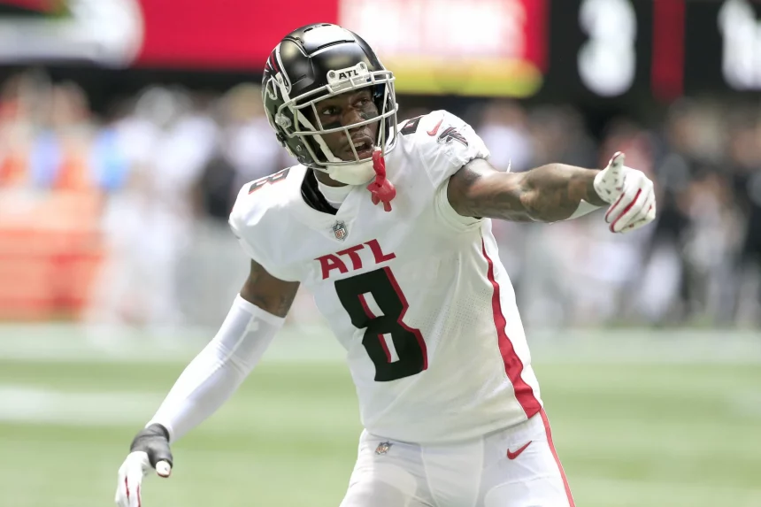 Kyle Pitts ATLANTA, GA - SEPTEMBER 12: Kyle Pitts 8 of the Atlanta Falcons during the 2021 Week 1 NFL, American Football Herren, US