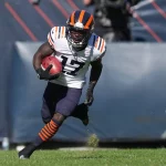CHICAGO, IL - OCTOBER 17: Chicago Bears wide receiver Jakeem Grant Sr. 17 returns the football during a game between the Green Bay Packers and the Chicago Bears on October 17, 2021, at Soldier field in Chicago, IL. Photo by Robin Alam/Icon Sportswire NFL, American Football Herren, USA OCT 17 Packers at Bears Icon164211017019