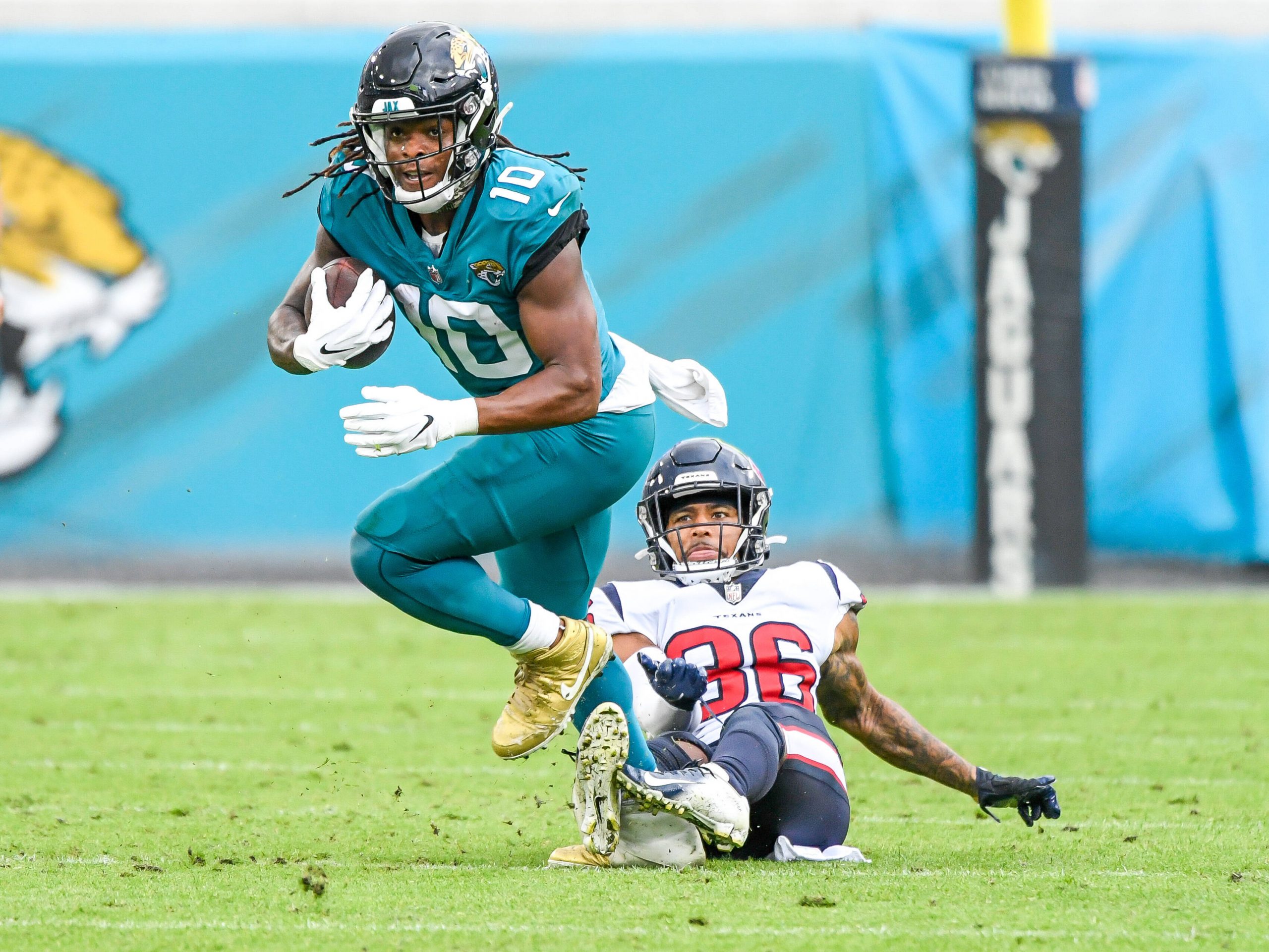 December 19, 2021 - Jacksonville, FL, U.S: Jacksonville Jaguars wide receiver Laviska Shenault Jr. 10 during 2nd half NFL, American Football Herren, USA football game between the Houston Texans and the Jacksonville Jaguars. Houston defeated Jacksonville 30-16 at TIAA Bank Field in Jacksonville, Fl. Romeo T Guzman/CSM Jacksonville USA - ZUMAcg2_ 20211219_zaf_cg2_033 Copyright: xRomeoxGuzmanx