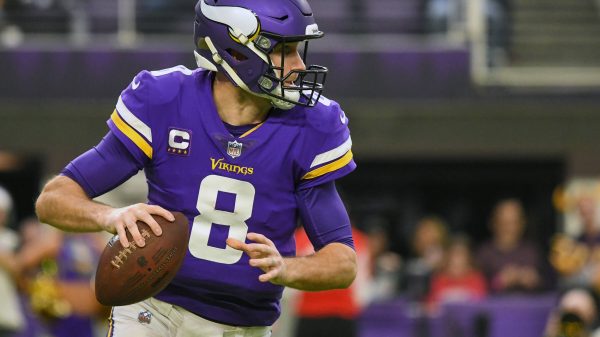 MINNEAPOLIS, MN - DECEMBER 26: Minnesota Vikings Quarterback Kirk Cousins 8 looks to pass during a game between the Minnesota Vikings and Los Angeles Rams on December 26, 2021, at U.S. Bank Stadium in Minneapolis, MN.Photo by Nick Wosika/Icon Sportswire NFL, American Football Herren, USA DEC 26 Rams at Vikings Icon2021122610