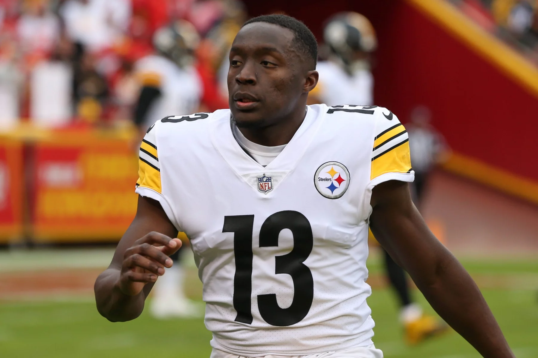 KANSAS CITY, MO - DECEMBER 26: Pittsburgh Steelers wide receiver James Washington 13 before an NFL, American Football Herren, USA game between the Pittsburgh Steelers and Kansas City Chiefs on Dec 26, 2021 at GEHA Field at Arrowhead Stadium in Kansas City, MO. Photo by Scott Winters/Icon Sportswire NFL: DEC 26 Steelers at Chiefs Icon2112260611