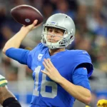 Green Bay Packers vs Detroit Lions Detroit Lions quarterback Jared Goff 16 reaches back to pass during an NFL, American Football Herren, USA football game between the Detroit Lions and the Green Bay Packers in Detroit, Michigan USA, on Sunday, January 9, 2022. Detroit Michigan United States PUBLICATIONxNOTxINxFRA Copyright: xAmyxLemusx originalFilename:lemus-greenbay220109_npciB.jpg