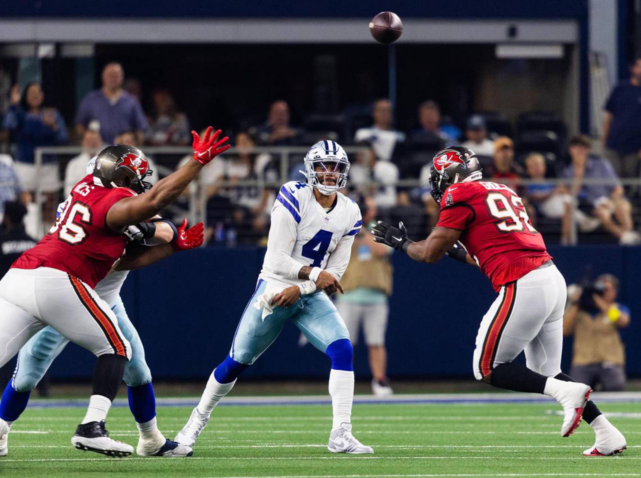 September 12, 2022: Dallas Cowboys quarterback Dak Prescott throws the ball during the first half against the Tampa Bay Buccaneers on Sunday, Sept. 11, 2022, at AT&T Stadium in Arlington, Texas. Prescott injured his right hand late in the fourth quarter and left the game. - ZUMAm67_ 20220912_zaf_m67_004 Copyright: xYffyxYossiforx