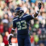 November 21, 2021: Seattle Seahawks safety Jamal Adams 33 hypes up the crowd during a game between the Arizona Cardinals and Seattle Seahawks at Lumen Field in Seattle, WA. /CSM Seattle United States of America - ZUMAc04_ 20211121_zaf_c04_092 Copyright: xSeanxBrownx