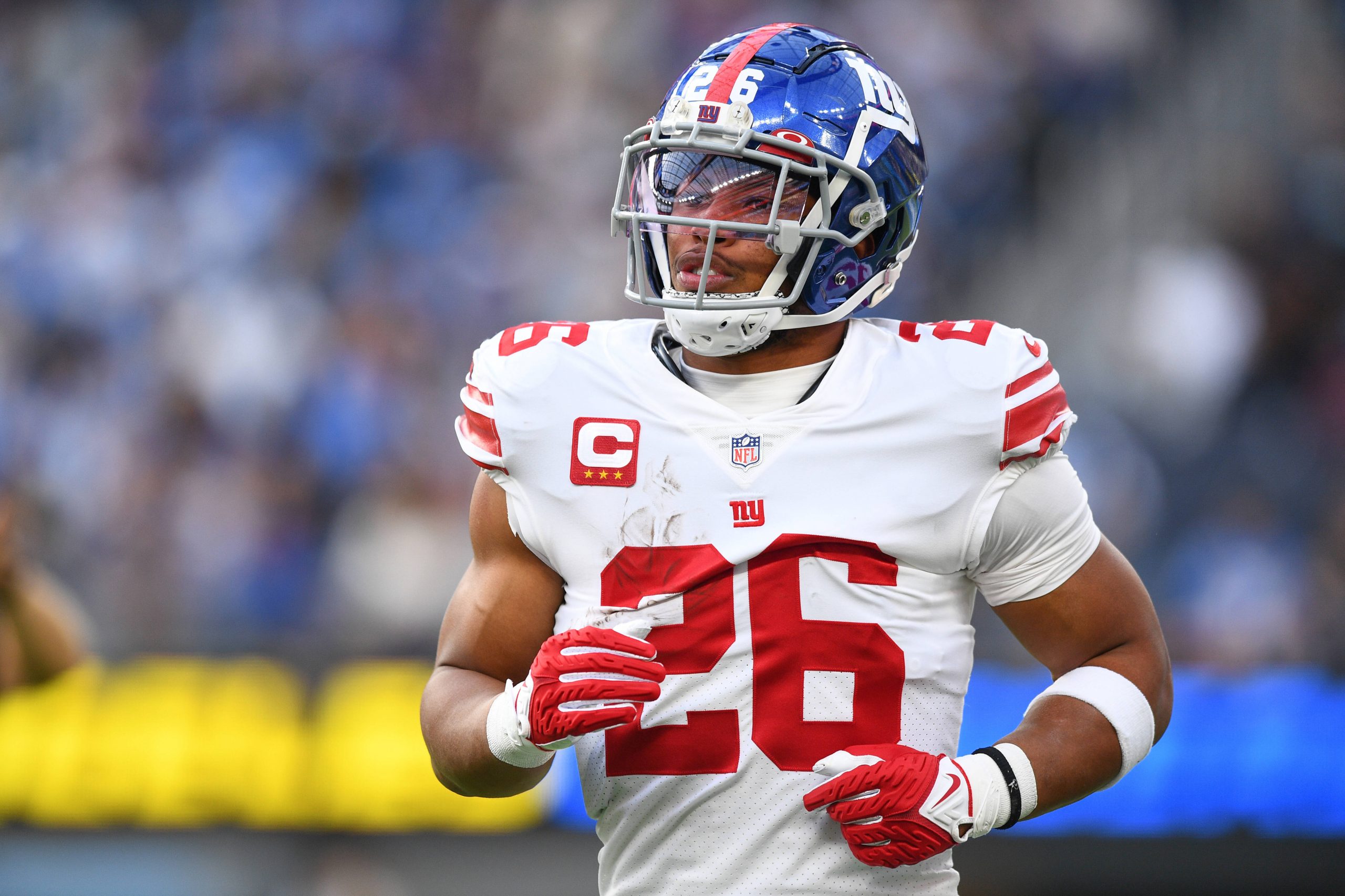 INGLEWOOD, CA - DECEMBER 12: New York Giants Running Back Saquon Barkley 26 looks on during the NFL, American Football Herren, USA game between the New York Giants and the Los Angeles Chargers on December 12, 2021, at SoFi Stadium in Inglewood, CA. Photo by Brian Rothmuller/Icon Sportswire NFL: DEC 12 Giants at Chargers Icon211212098