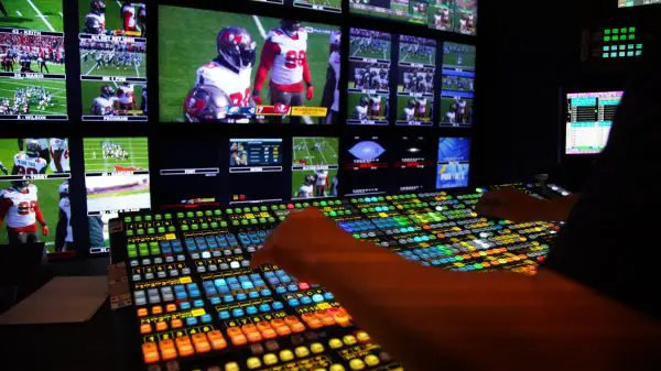 January 16, 2022, Tampa, Florida, USA: NFL, American Football Herren, USA on FOX producer Richie Zyontz and Director Rich Russo and over a dozen behind the scenes crews run the over 23 cameras, graphics, replays and field crews for the television coverage inside the Fox Sports production trailer during the Wildcard Playoff between the Tampa Bay Buccaneers and the Philadelphia Eagles on Sunday, Jan. 16, 2022 in Tampa. Tampa USA - ZUMAs70_ 0147921071st Copyright: xLuisxSantanax