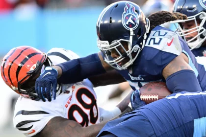 Tennessee Titans running back Derrick Henry 22 stiff-arms Cincinnati Bengals nose tackle D.J. Reader 98 during the first half of an NFL, American Football Herren, USA Divisional Playoff game at Nissan Stadium in Nashville, Tennessee, on Saturday, January 22, 2022. PUBLICATIONxINxGERxSUIxAUTxHUNxONLY NAS20220122106 DAVIDxTULIS