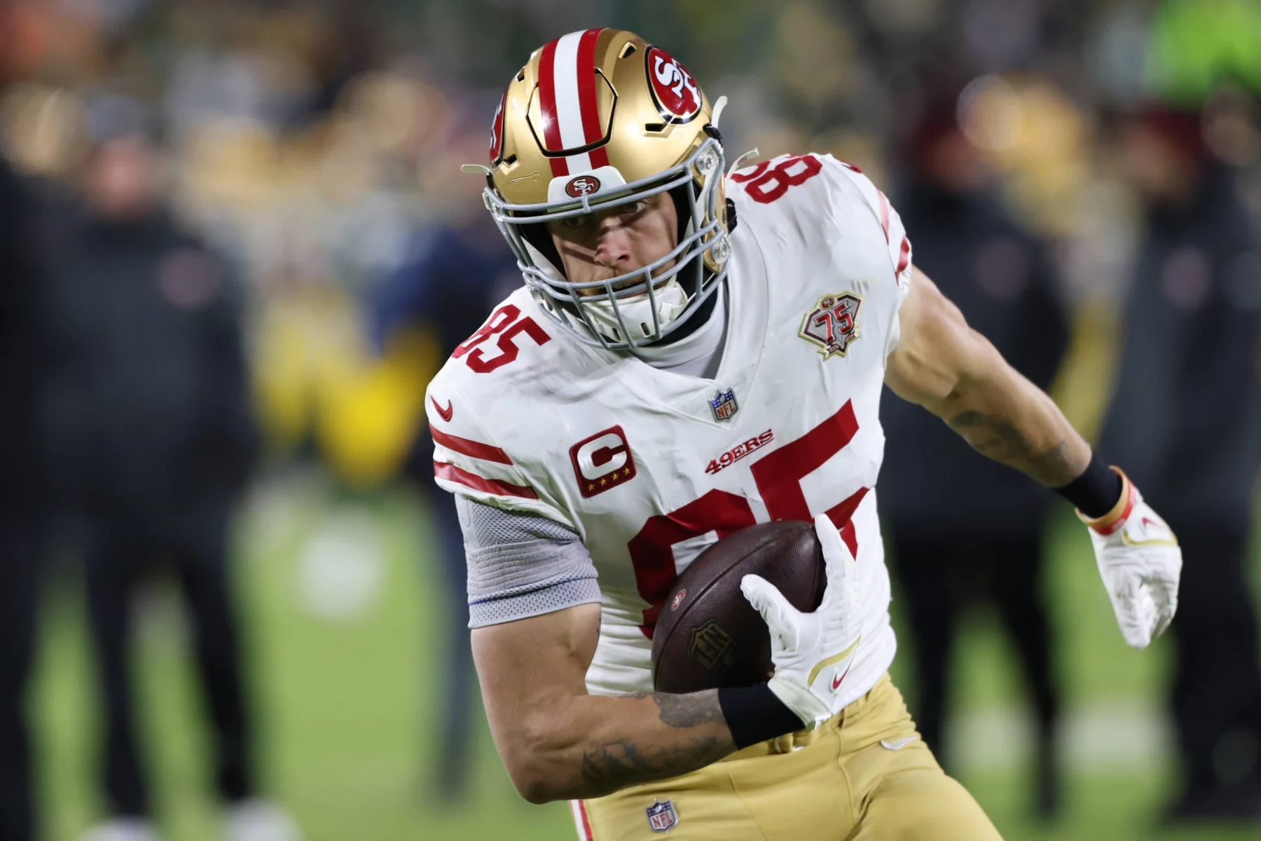 RTL NFL 2024 - DAZN NFL Woche 13 January 22, 2022: San Francisco 49ers tight end George Kittle 85 during the NFL, American Football Herren, USA divisional playoff football game between the San Francisco 49ers and the Green Bay Packers at Lambeau Field in Green Bay, Wisconsin. /CSM Green Bay United States of America - ZUMAc04_ 20220122_zaf_c04_479 Copyright: xDarrenxLeex