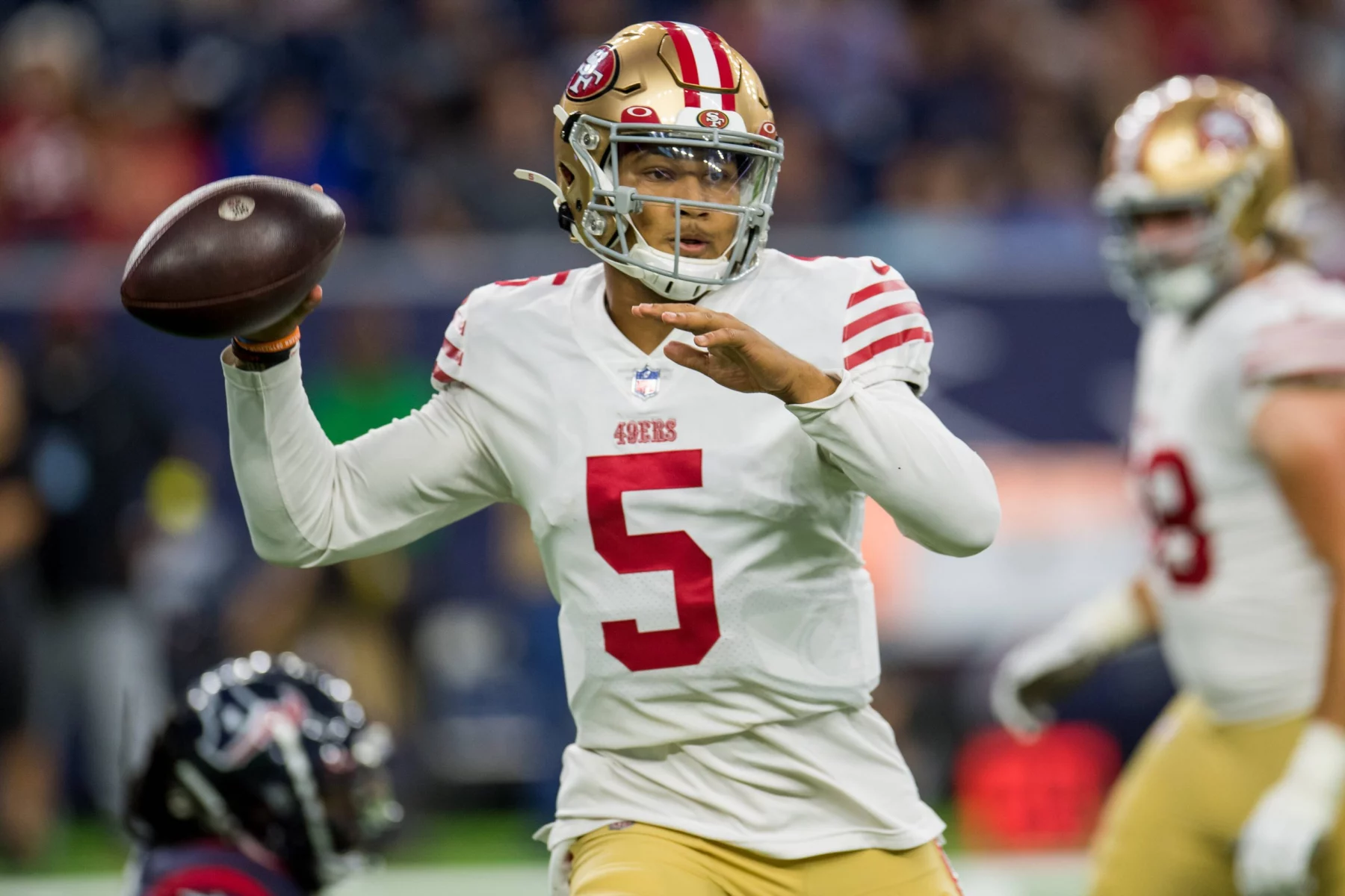 August 25, 2022: San Francisco 49ers quarterback Trey Lance 5 throws the ball during the 1st quarter of an NFL, American Football Herren, USA football preseason game between the San Francisco 49ers and the Houston Texans at NRG Stadium in Houston, TX. The Texans won the game 17-0... /CSM USA - ZUMAc04_ 20220825_zaf_c04_045 Copyright: xTraskxSmithx