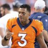 August 27, 2022, Denver, Colorado, USA: Denver Broncos QB RUSSELL WILSON readies fire up a team mate from the sideline before the start of the game at Empower Field at Mile High Saturday night. The Broncos beat the Vikings 23-13 Denver USA - ZUMAav4_ 20220827_zaf_av4_037 Copyright: xHectorxAcevedox