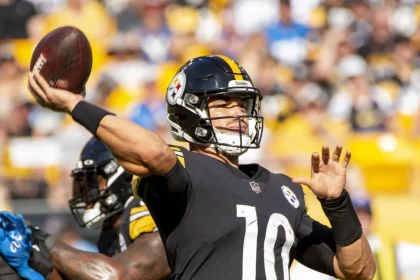 Pittsburgh Steelers quarterback Mitch Trubisky 10 throws in the first quarter against the Detroit Lions at Acrisure Stadium on Sunday, August 28, 2022 in Pittsburgh PUBLICATIONxINxGERxSUIxAUTxHUNxONLY PIT2022082808 ARCHIExCARPENTER