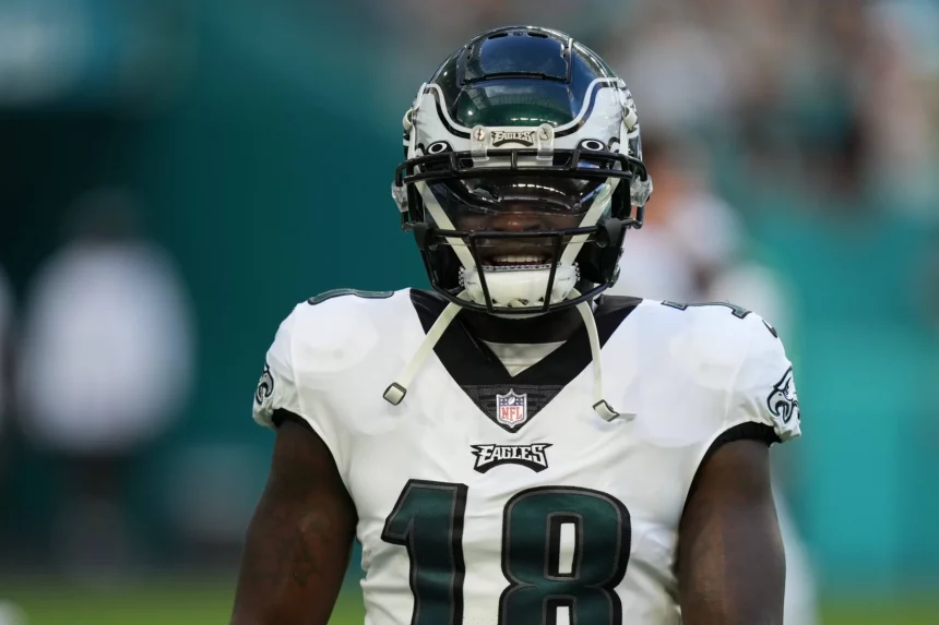 MIAMI GARDENS, FL - AUGUST 27: Philadelphia Eagles wide receiver Jalen Reagor 18 warms up before the game between the Philadelphia Eagles and the Miami Dolphins, on Saturday, August 27 at Hard Rock Stadium in Miami Gardens, FL Photo by Peter Joneleit/Icon Sportswire NFL, American Football Herren, USA AUG 27 Preseason - Eagles at Dolphins Icon220827043