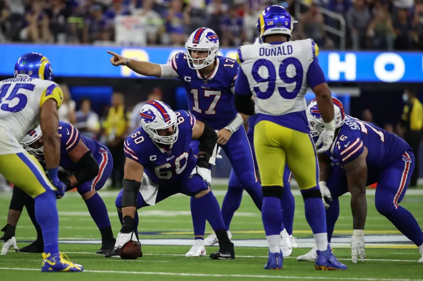 INGLEWOOD, CA - SEPTEMBER 08: Buffalo Bills quarterback Josh Allen 17 makes a call at the line during the NFL, American Football Herren, USA game between the Buffalo Bills and the Los Angeles Rams on September 8, 2022, at SoFi Stadium in Inglewood, CA. Photo by Jevone Moore/Icon Sportswire NFL: SEP 08 Bills at Rams Icon220908064
