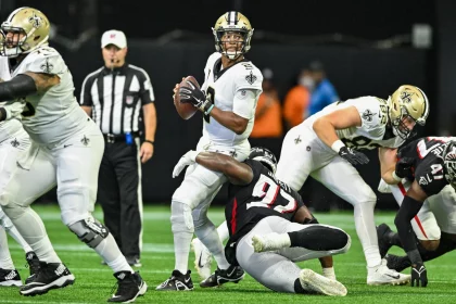 ATLANTA, GA SEPTEMBER 11: New Orleans quarterback Jameis Winston 2 drops back to pass as Atlanta defensive end Grady Jarrett 97 applies pressure during the NFL, American Football Herren, USA game between the New Orleans Saints and the Atlanta Falcons on September 11th, 2022 at Mercedes-Benz Stadium in Atlanta, GA. Photo by Rich von Biberstein/Icon Sportswire NFL: SEP 11 Saints at Falcons Icon220911062