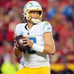 NFL, American Football Herren, USA Los Angeles Chargers at Kansas City Chiefs Sep 15, 2022 Kansas City, Missouri, USA Los Angeles Chargers quarterback Justin Herbert 10 drops back to pass against the Kansas City Chiefs during the first half at GEHA Field at Arrowhead Stadium. Kansas City GEHA Field at Arrowhead Stadium Missouri USA, EDITORIAL USE ONLY PUBLICATIONxINxGERxSUIxAUTxONLY Copyright: xJayxBiggerstaffx 20220915_gav_ba4_027