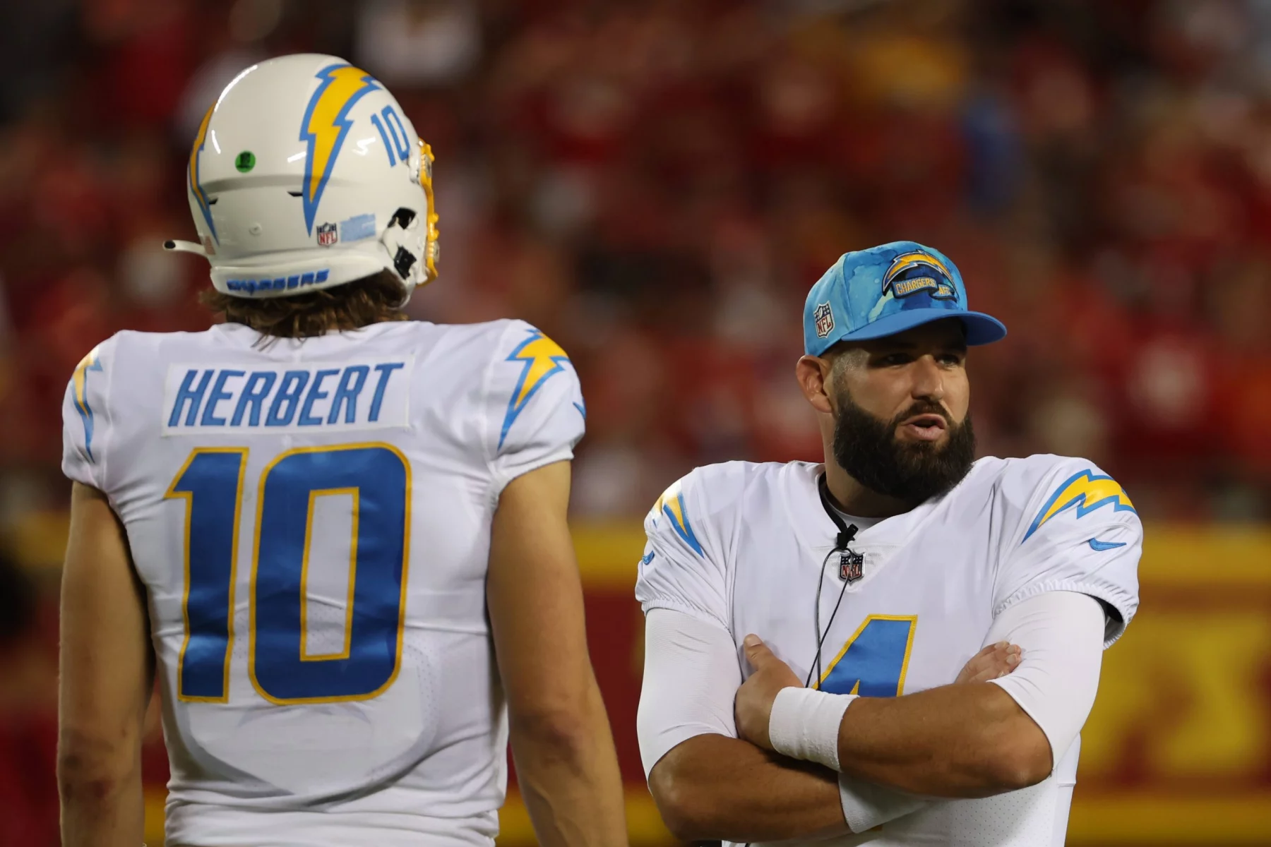 KANSAS CITY, MO - SEPTEMBER 15: Los Angeles Chargers quarterbacks Justin Herbert 10 and Chase Daniel 4 in the third quarter of an NFL, American Football Herren, USA game between the Los Angeles Chargers and Kansas City Chiefs on September 15, 2022 at GEHA Field at Arrowhead Stadium in Kansas City, MO. Photo by Scott Winters/Icon Sportswire NFL: SEP 15 Chargers at Chiefs Icon2209150715