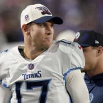 NFL, American Football Herren, USA Tennessee Titans at Buffalo Bills Sep 19, 2022 Orchard Park, New York, USA Tennessee Titans quarterback Ryan Tannehill 17 walks the sidelines after getting taken out of the game during the third quarter against the Buffalo Bills at Highmark Stadium. Orchard Park Highmark Stadium New York USA, EDITORIAL USE ONLY PUBLICATIONxINxGERxSUIxAUTxONLY Copyright: xGeorgexWalkerxIVx 20220919_szo_USA_0222