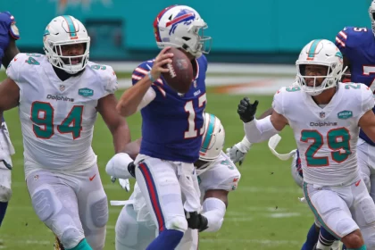 September 20, 2022: Miami Dolphins defensive tackle Christian Wilkins, left, and safety Brandon Jones will be chasing Buffalo Bills quarterback Josh Allen again on Sunday. - ZUMAm67_ 20220920_zaf_m67_071 Copyright: xJohnxMccallx