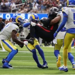 INGLEWOOD, CA - SEPTEMBER 18:Atlanta Falcons wide receiver Drake London 5 gets lifted off his feet by Rams defendes during an NFL, American Football Herren, USA game between the Atlanta Falcons and the Los Angeles Rams on September 18, 2022, at SoFi Stadium in Inglewood, CA. Photo by Jevone Moore/Icon Sportswire NFL: SEP 18 Falcons at Rams Icon20220918011