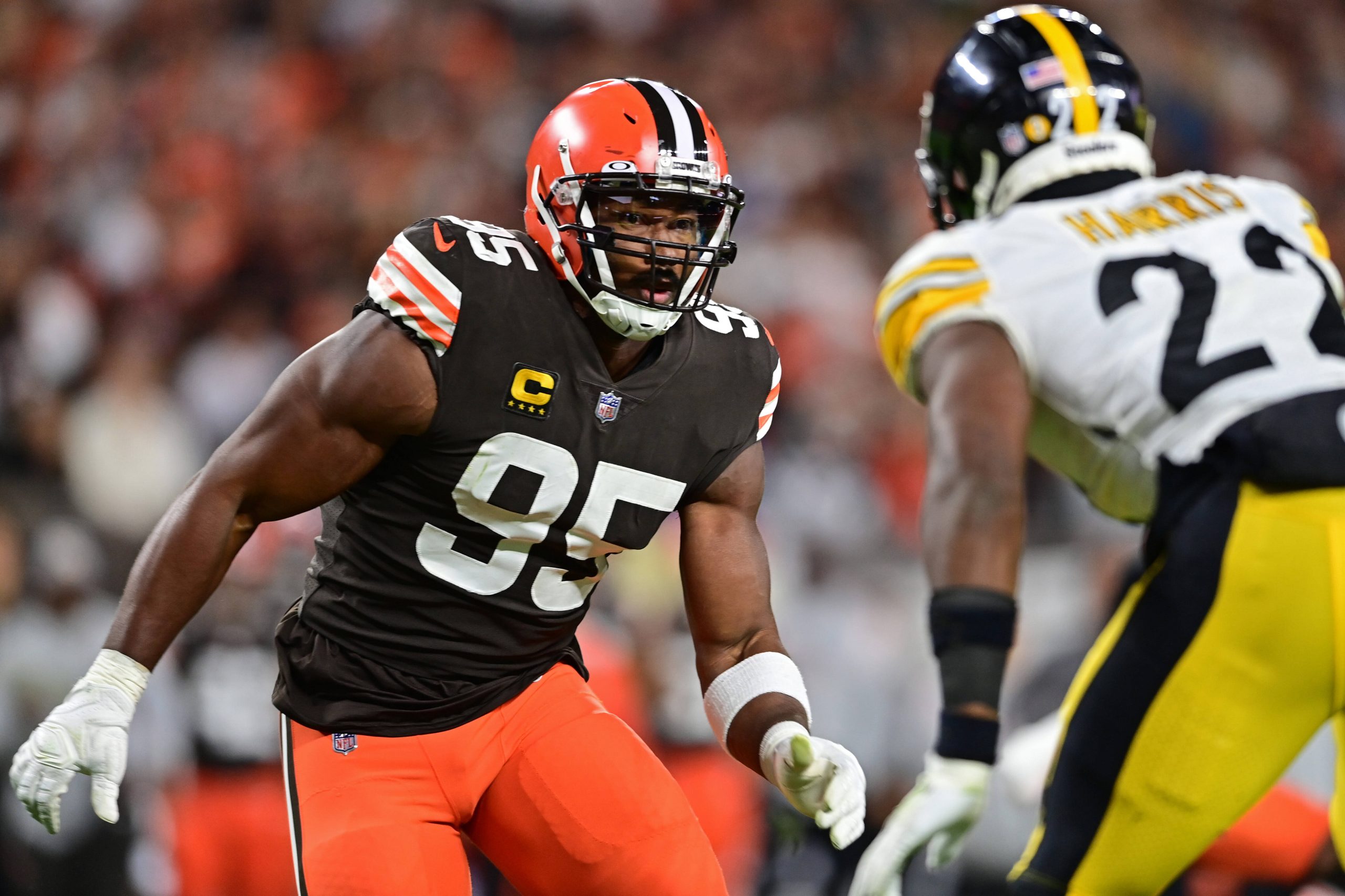 NFL, American Football Herren, USA Pittsburgh Steelers at Cleveland Browns Sep 22, 2022 Cleveland, Ohio, USA Cleveland Browns defensive end Myles Garrett 95 rushes the passer during the fourth quarter against the Pittsburgh Steelers at FirstEnergy Stadium. Cleveland FirstEnergy Stadium Ohio USA, EDITORIAL USE ONLY PUBLICATIONxINxGERxSUIxAUTxONLY Copyright: xDavidxDermerx 20220922_jcd_da4_339