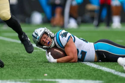 CHARLOTTE, NC - SEPTEMBER 25: Christian McCaffrey 22 of the Carolina Panthers looks for the first down marker after getting tackled in the middle of the field during a football game between the Carolina Panthers and the New Orleans Saints on September 25, 2022, at Bank of America Stadium in Charlotte, NC. Photo by David Jensen/Icon Sportswire NFL, American Football Herren, USA SEP 25 Saints at Panthers Icon220925050