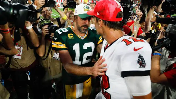 September 25, 2022, Tampa, Florida, USA: Tampa Bay Buccaneers quarterback Tom Brady 12 and Green Bay Packers quarterback Aaron Rodgers 12 greet each other during the end of the game at Raymond James Stadium in Tampa on Sunday, Sept. 25, 2022. Tampa USA - ZUMAs70_ 0170000096st Copyright: xJeffereexWoox
