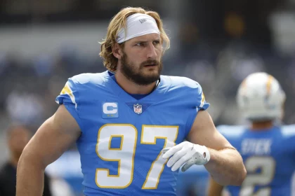 September 25, 2022 Los Angeles Chargers outside linebacker Joey Bosa 97 in action during the NFL, American Football Herren, USA football game between the Los Angeles Chargers and the Jacksonville Jaguars at SoFi Stadium in Inglewood, California. Mandatory Photo Credit : /CSM Inglewood United States of America - ZUMAc04_ 20220925_zaf_c04_1069 Copyright: xCharlesxBausx