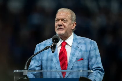 September 19, 2021: Indianapolis Colts owner Jim Irsay speaks during halftime Hall of Fame ring ceremony of NFL, American Football Herren, USA football game action between the Los Angeles Rams and the Indianapolis Colts at Lucas Oil Stadium in Indianapolis, Indiana. Los Angeles defeated Indianapolis 27-24. /CSM. USA - ZUMAc04_ 20210919_zaf_c04_410 Copyright: xJohnxMersitsx