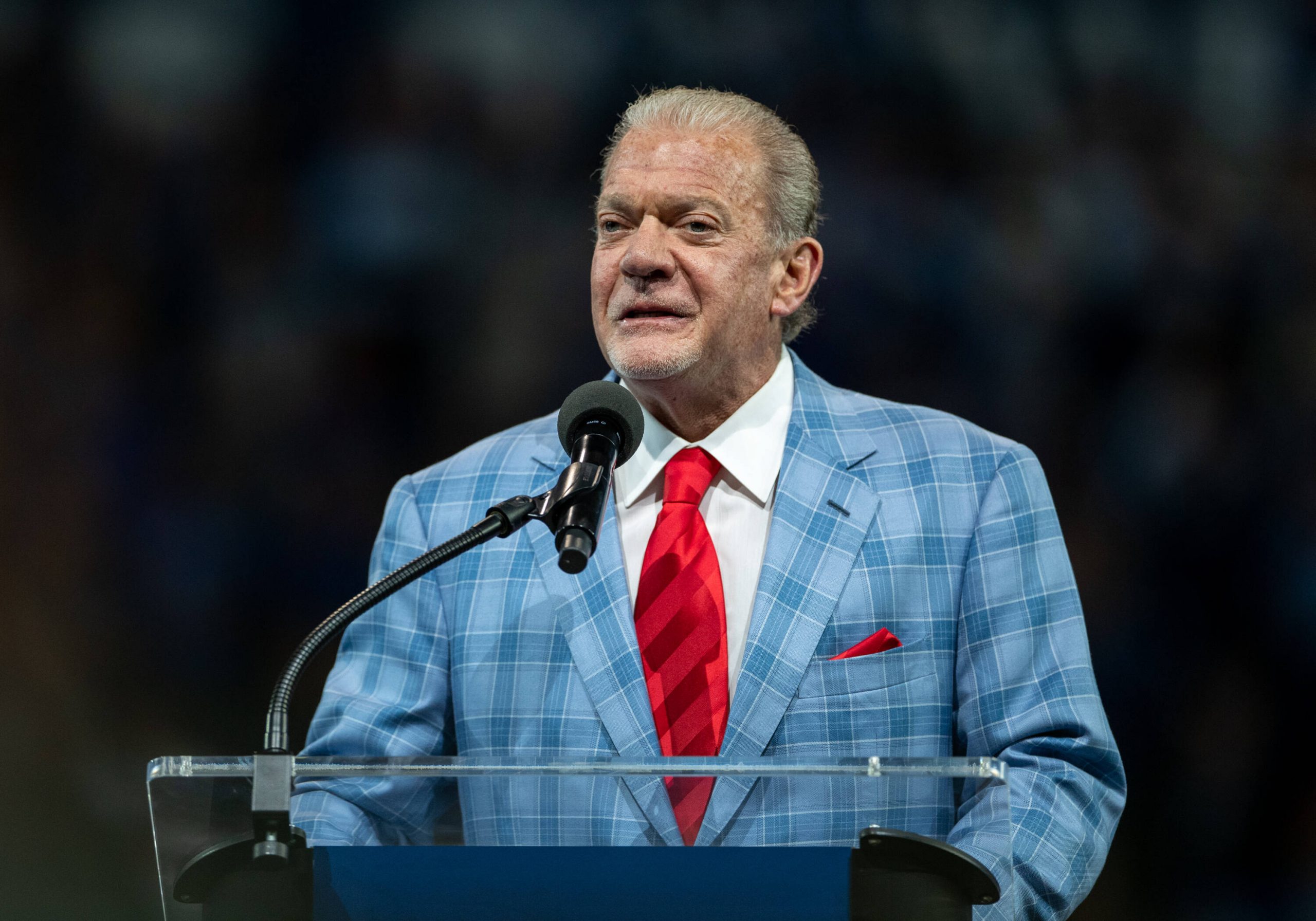 September 19, 2021: Indianapolis Colts owner Jim Irsay speaks during halftime Hall of Fame ring ceremony of NFL, American Football Herren, USA football game action between the Los Angeles Rams and the Indianapolis Colts at Lucas Oil Stadium in Indianapolis, Indiana. Los Angeles defeated Indianapolis 27-24. /CSM. USA - ZUMAc04_ 20210919_zaf_c04_410 Copyright: xJohnxMersitsx