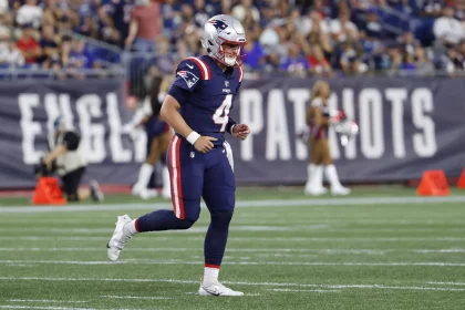 FOXBOROUGH, MA - AUGUST 19: New England Patriots quarterback Bailey Zappe 4 during an NFL, American Football Herren, USA preseason game between the New England Patriots and the Carolina Panthers on August 19, 2022, at Gillette Stadium in Foxborough, Massachusetts. Photo by Fred Kfoury III/Icon Sportswire NFL: AUG 19 Preseason - Panthers at Patriots Icon482220819206