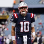 25. SEPTEMBER: New England Patriots Quarterback Mac Jones (#10) im Spiel der Patriots gegen die Ravens. Mac Jones verletzte sich am Ende des Spiels am Knöchel.