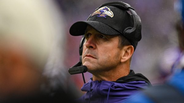 NFL, American Football Herren, USA Buffalo Bills at Baltimore Ravens Oct 2, 2022 Baltimore, Maryland, USA Baltimore Ravens head coach John Harbaugh looks stands on the sidelines during the first half against the Buffalo Bills at M&T Bank Stadium. Baltimore M&T Bank Stadium Maryland USA, EDITORIAL USE ONLY PUBLICATIONxINxGERxSUIxAUTxONLY Copyright: xTommyxGilliganx 20221002_twg_gb3_014