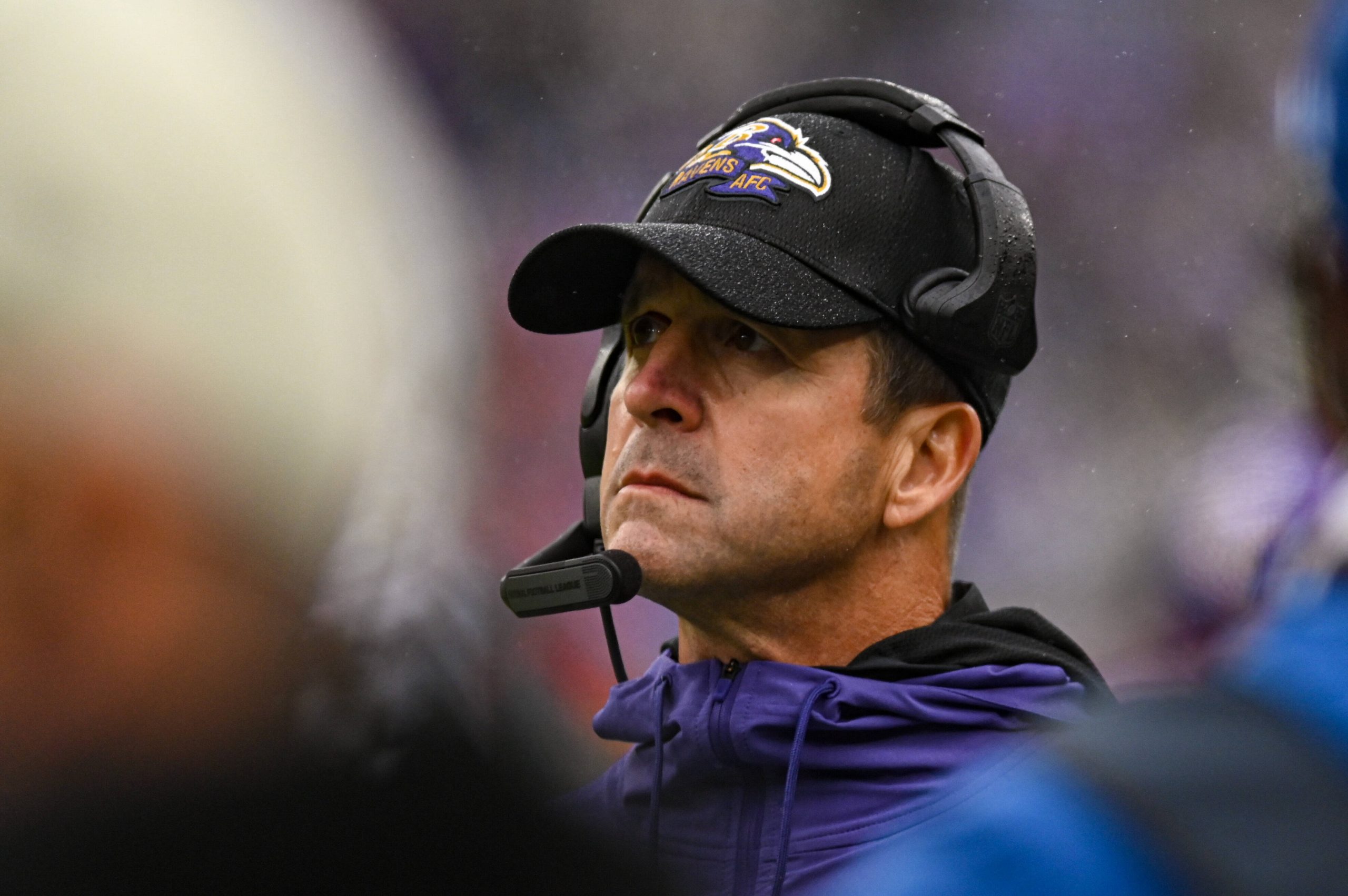 NFL, American Football Herren, USA Buffalo Bills at Baltimore Ravens Oct 2, 2022 Baltimore, Maryland, USA Baltimore Ravens head coach John Harbaugh looks stands on the sidelines during the first half against the Buffalo Bills at M&T Bank Stadium. Baltimore M&T Bank Stadium Maryland USA, EDITORIAL USE ONLY PUBLICATIONxINxGERxSUIxAUTxONLY Copyright: xTommyxGilliganx 20221002_twg_gb3_014