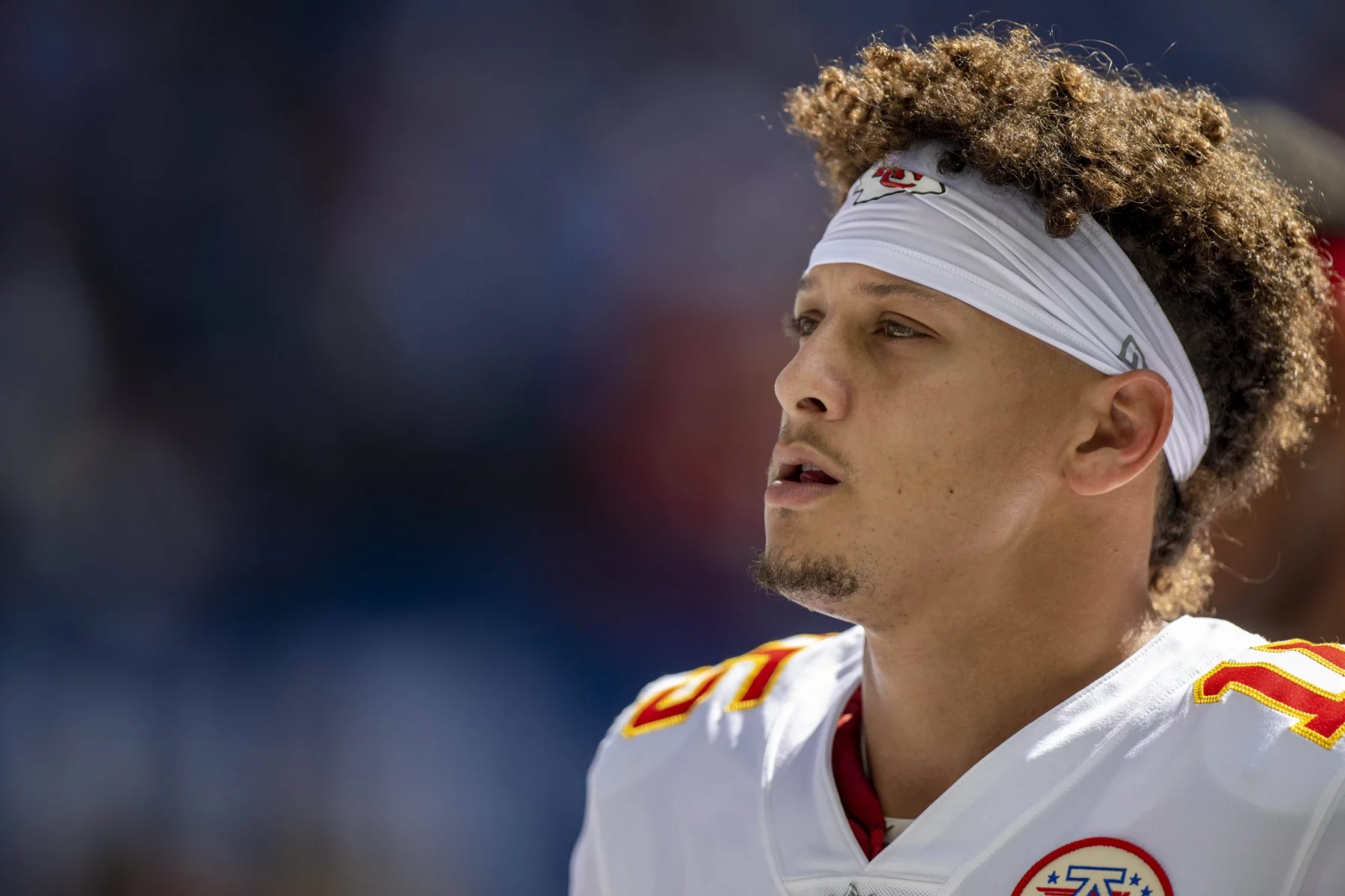NFL, American Football Herren, USA Kansas City Chiefs at Indianapolis Colts, Sep 25, 2022 Indianapolis, Indiana, USA Kansas City Chiefs quarterback Patrick Mahomes 15 looks on before the game against the Indianapolis Colts at Lucas Oil Stadium. Mandatory Credit: Marc Lebryk-USA TODAY Sports, 25.09.2022 12:30:47, 19115092, Lucas Oil Stadium, NPStrans, NFL, Kansas City Chiefs, Indianapolis Colts, Patrick Mahomes PUBLICATIONxINxGERxSUIxAUTxONLY Copyright: xMarcxLebrykx 19115092